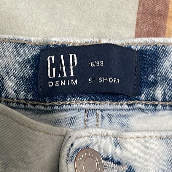 Acid Wash GAP Denim 5” Shorts ( 16/33 ) - Picture 2 of 4
